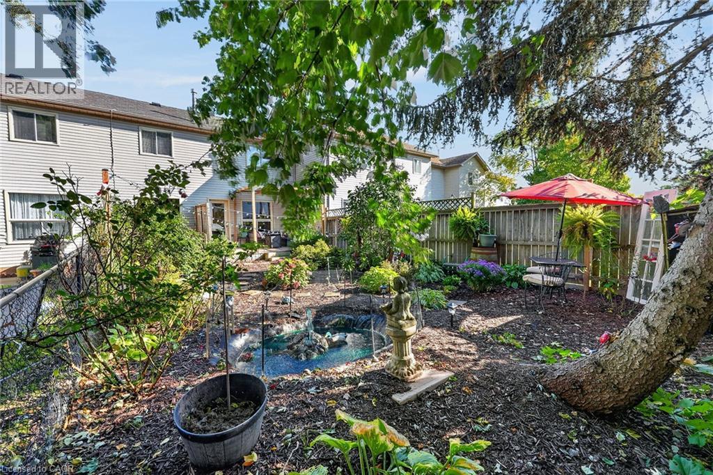 11 HEDGE LAWN Drive - 39