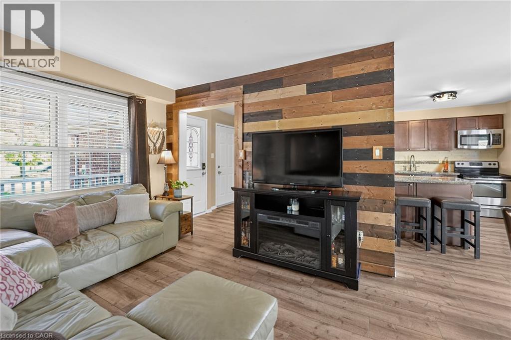 11 HEDGE LAWN Drive - 8