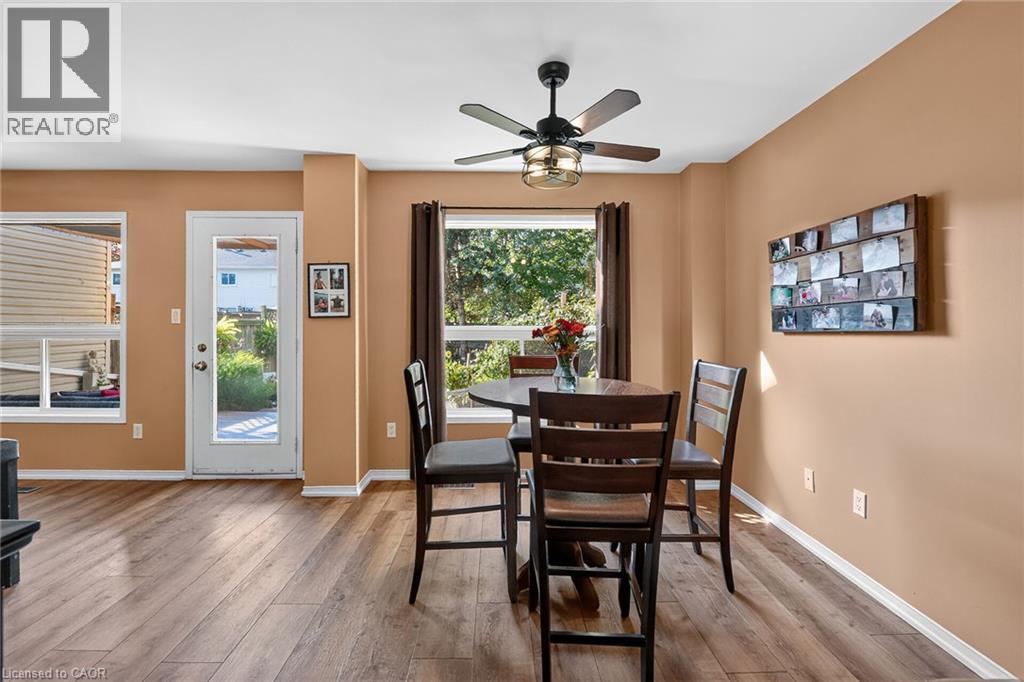 11 HEDGE LAWN Drive - 9