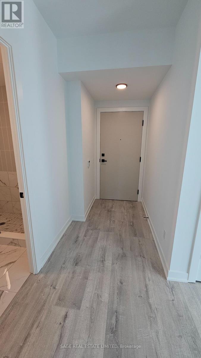 327 King Street West — photo 4
