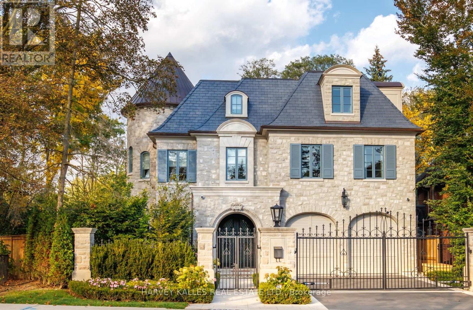 221 Forest Hill Road, Toronto, ON photo 2