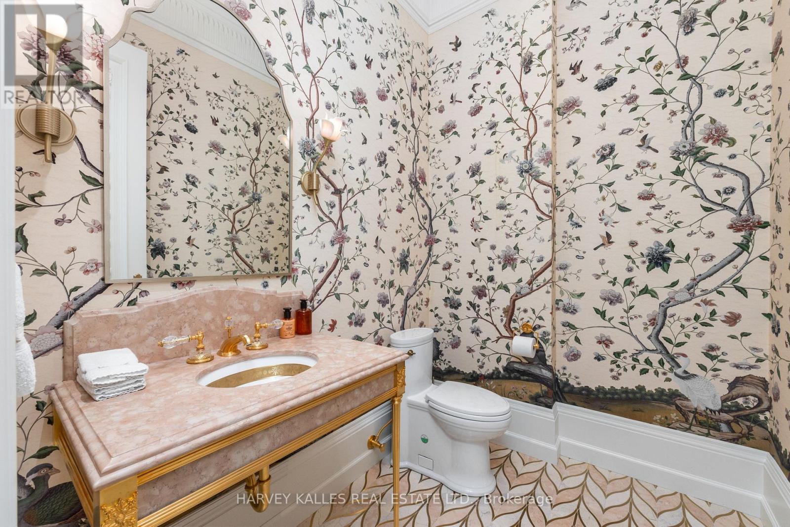 221 Forest Hill Road, Toronto, ON photo 22