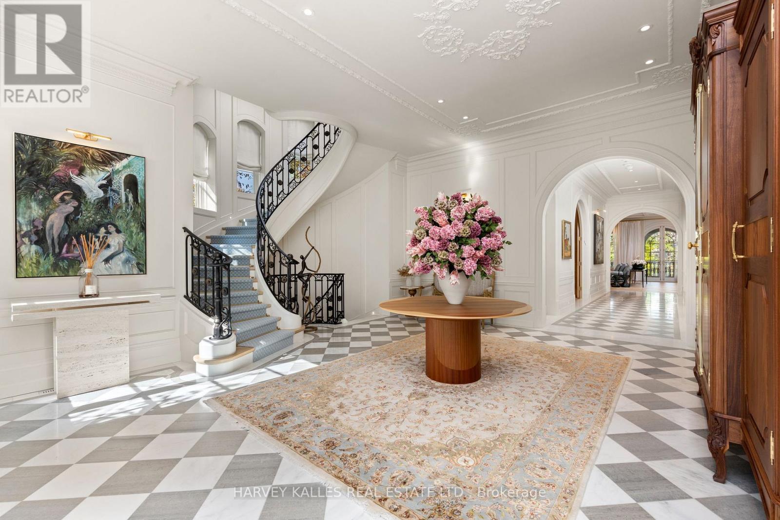 221 Forest Hill Road, Toronto, ON photo 3