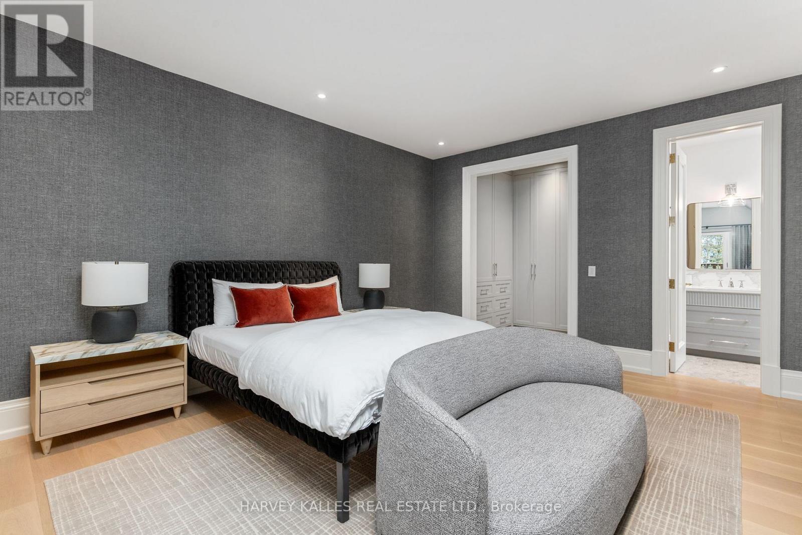 221 Forest Hill Road, Toronto, ON photo 36