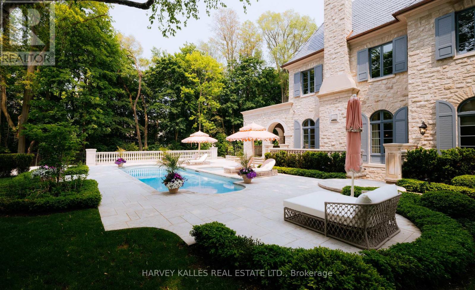 221 Forest Hill Road, Toronto, ON photo 40