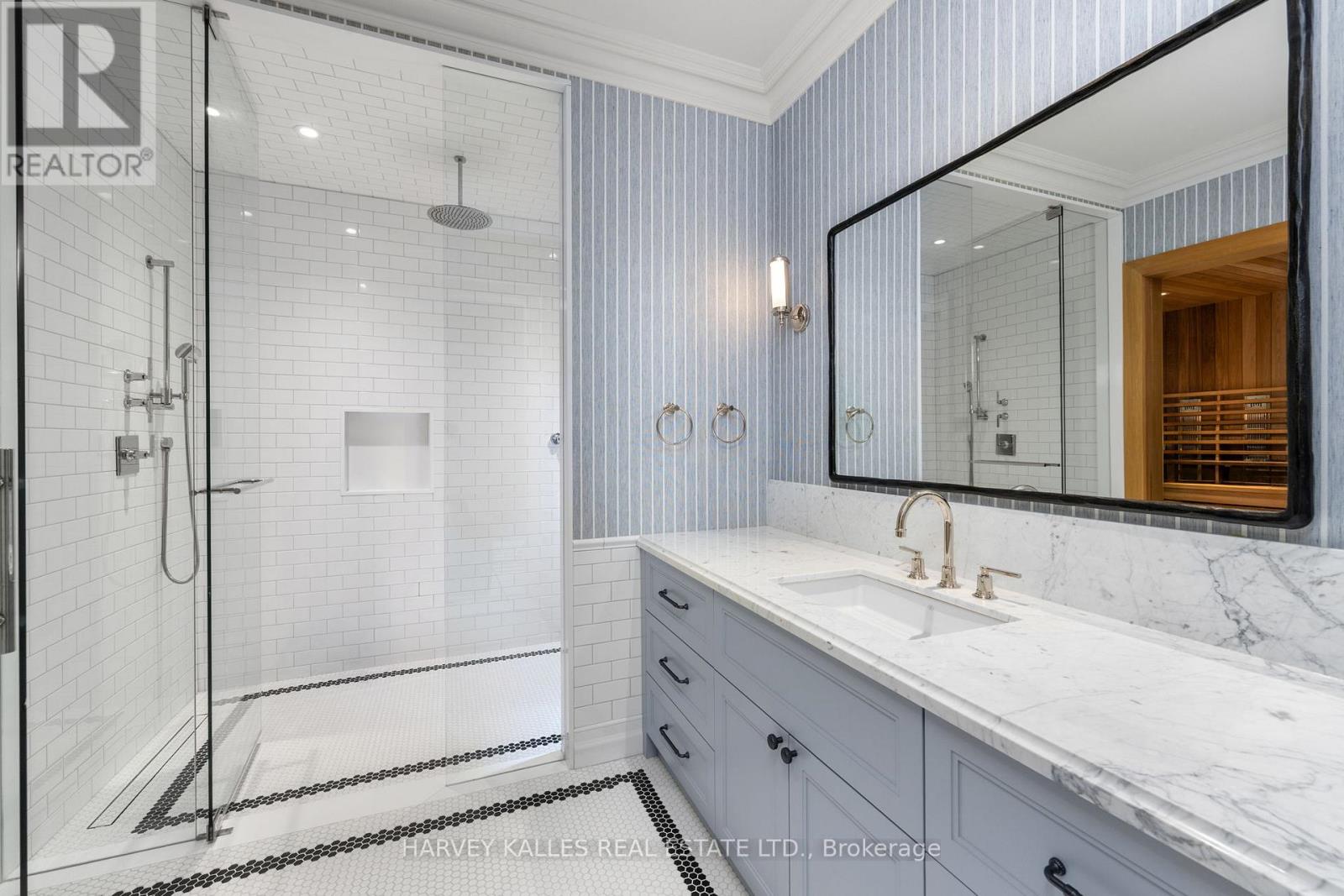 221 Forest Hill Road, Toronto, ON photo 42
