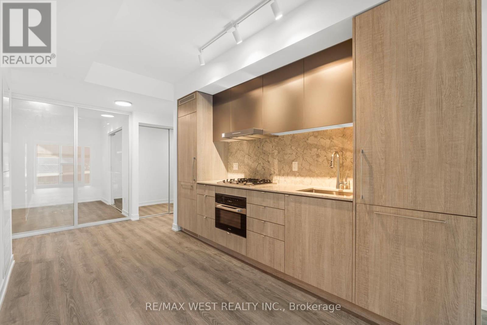 771 Yonge Street — photo 4