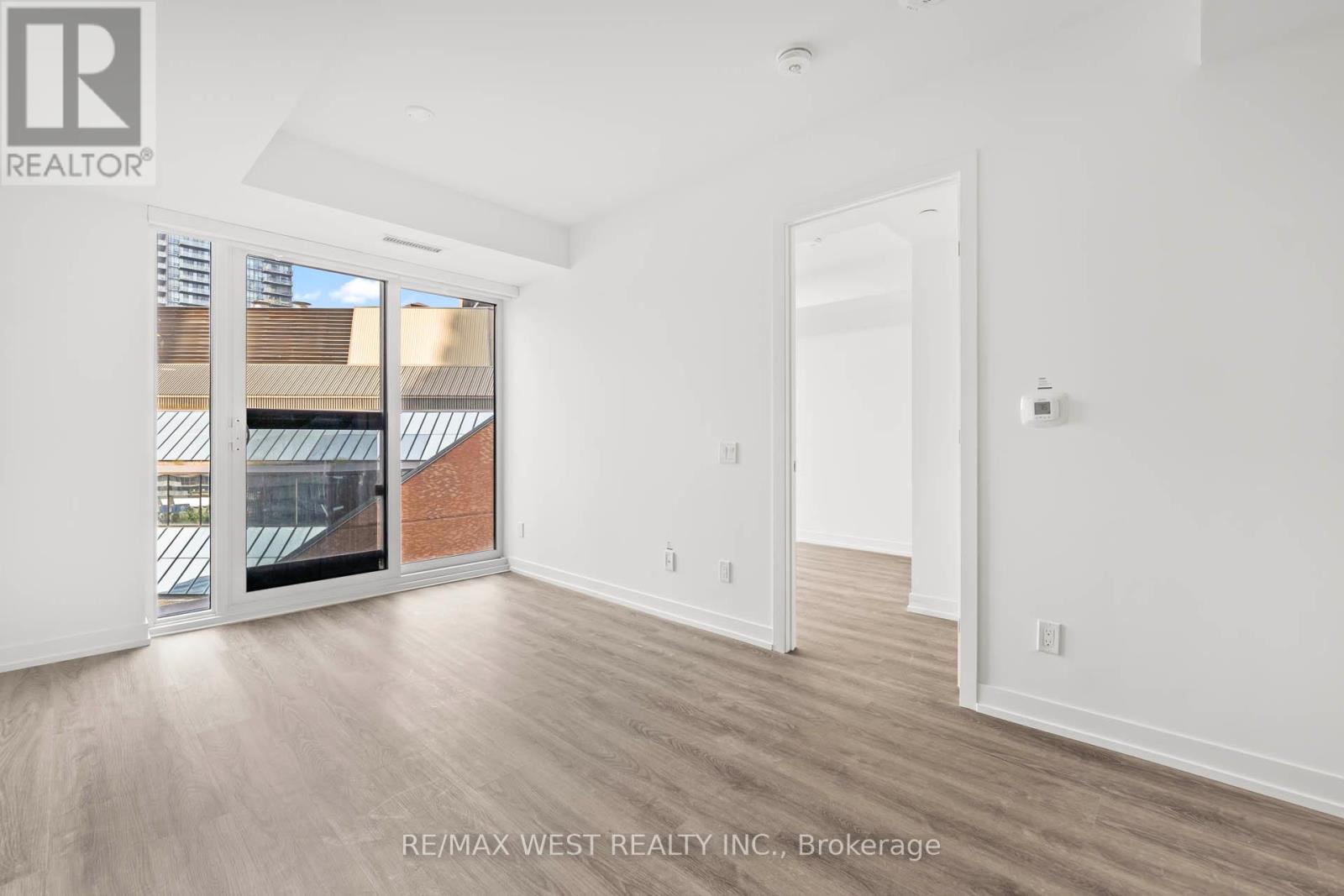 771 Yonge Street — photo 8