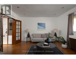 100 Oak Park Avenue, Toronto, ON M4C4M3 Photo 9