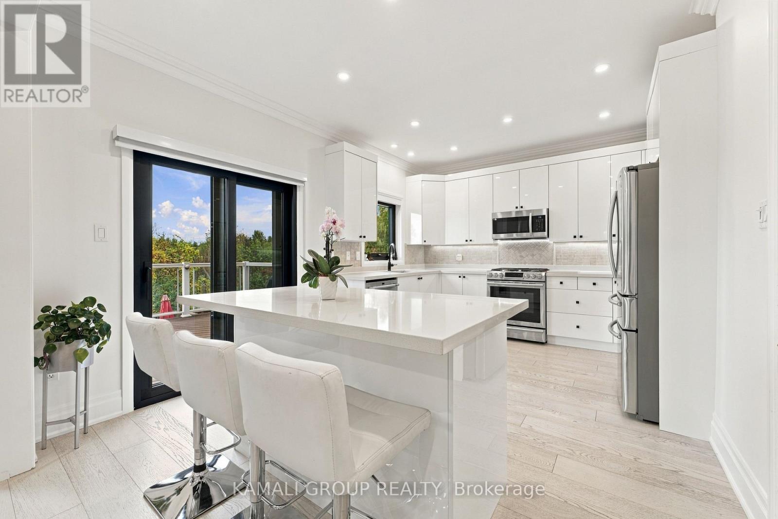61 Barnwood Drive, Richmond Hill, ON photo 11