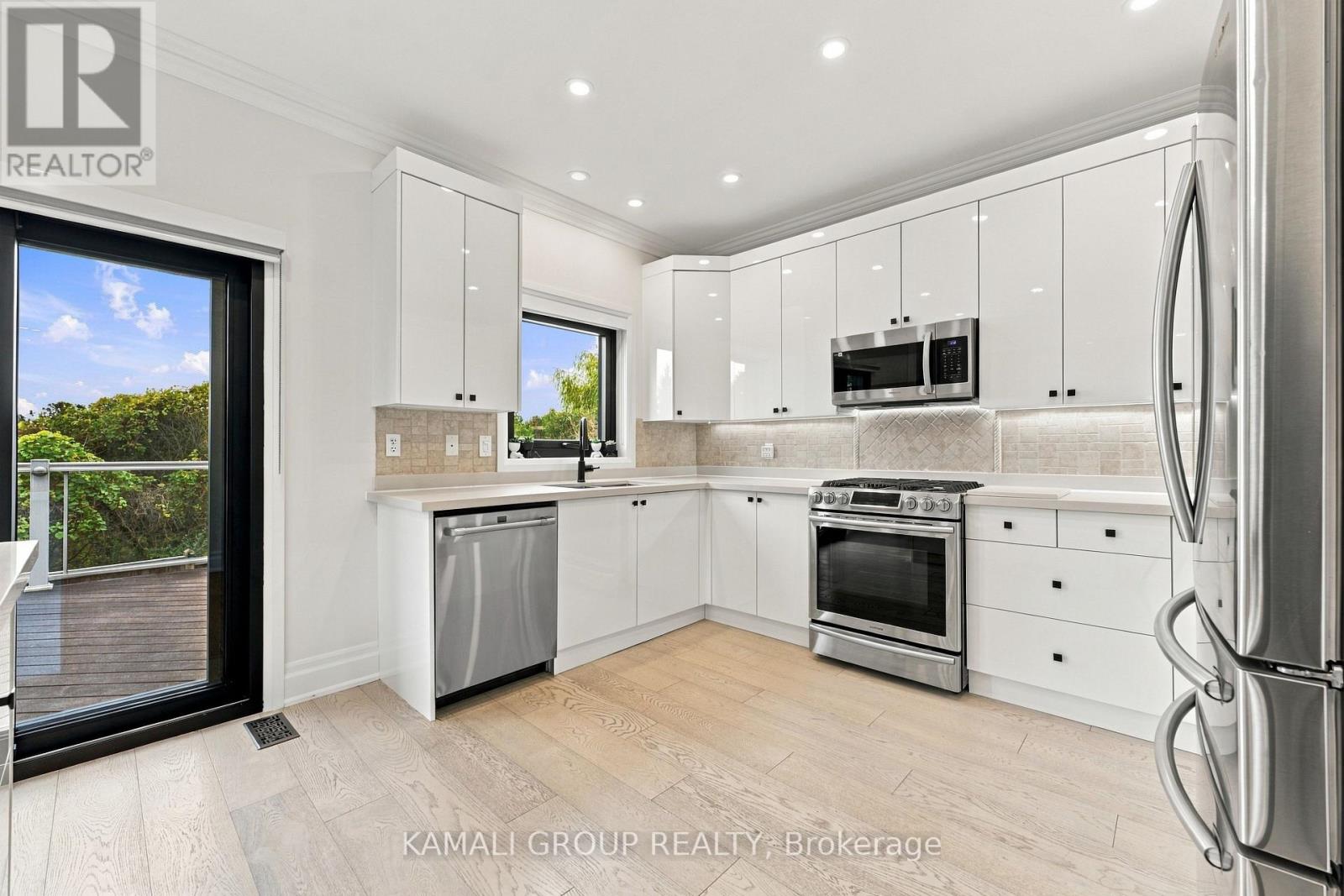 61 Barnwood Drive, Richmond Hill, ON photo 12