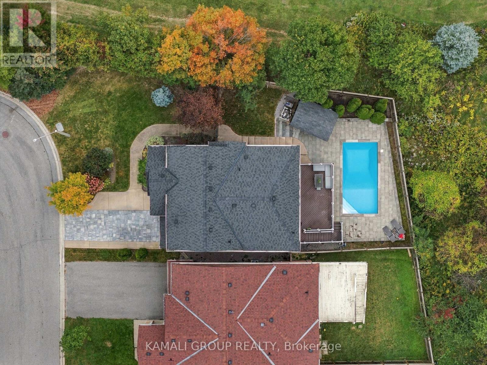 61 Barnwood Drive, Richmond Hill, ON photo 3