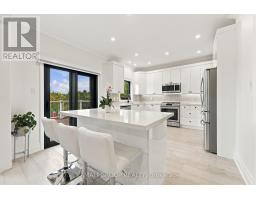Kitchen - 61 Barnwood Drive, Richmond Hill, ON L4E5A3 Photo 11