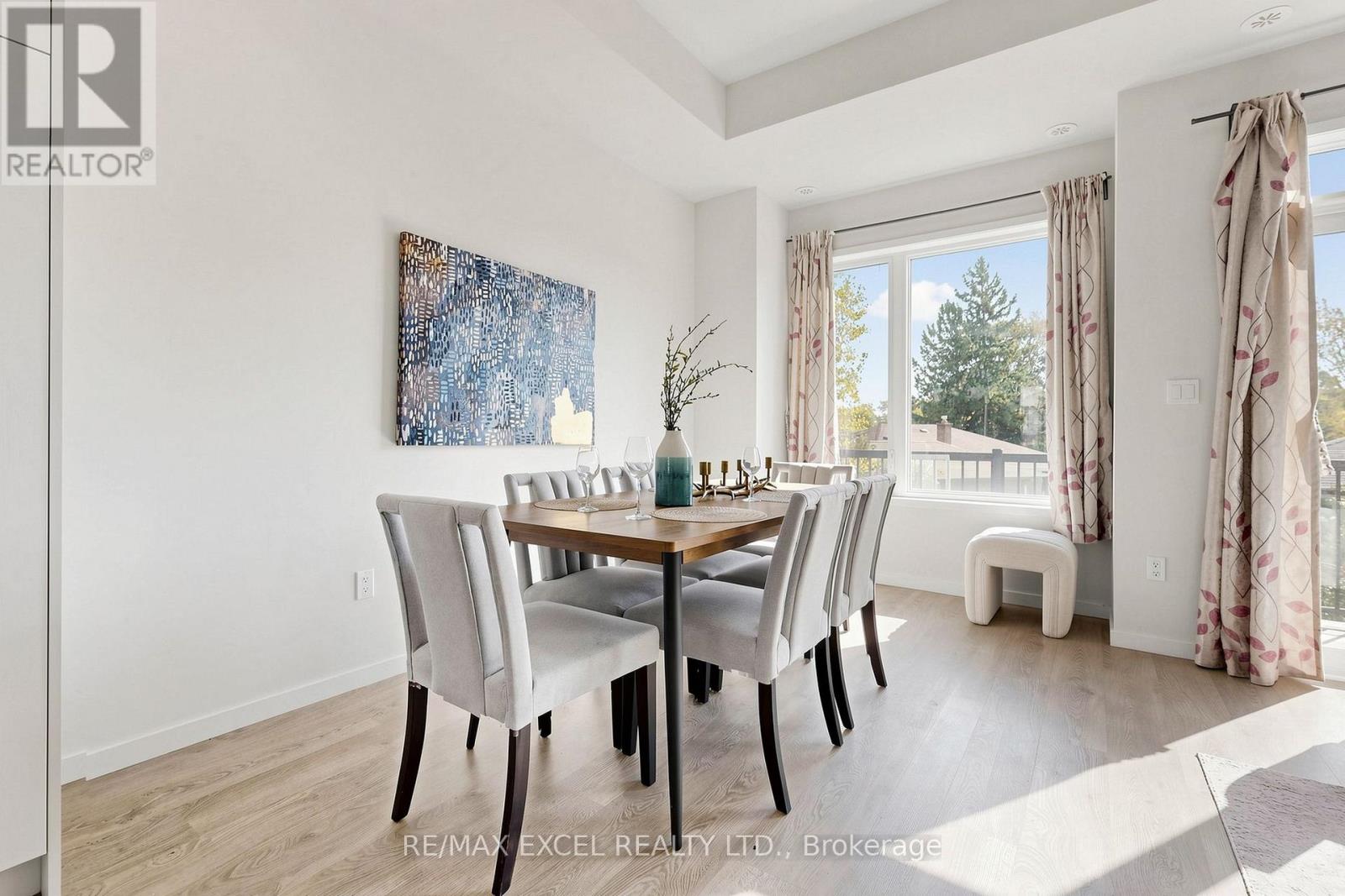 19 Ambler Lane, Richmond Hill, ON photo 9