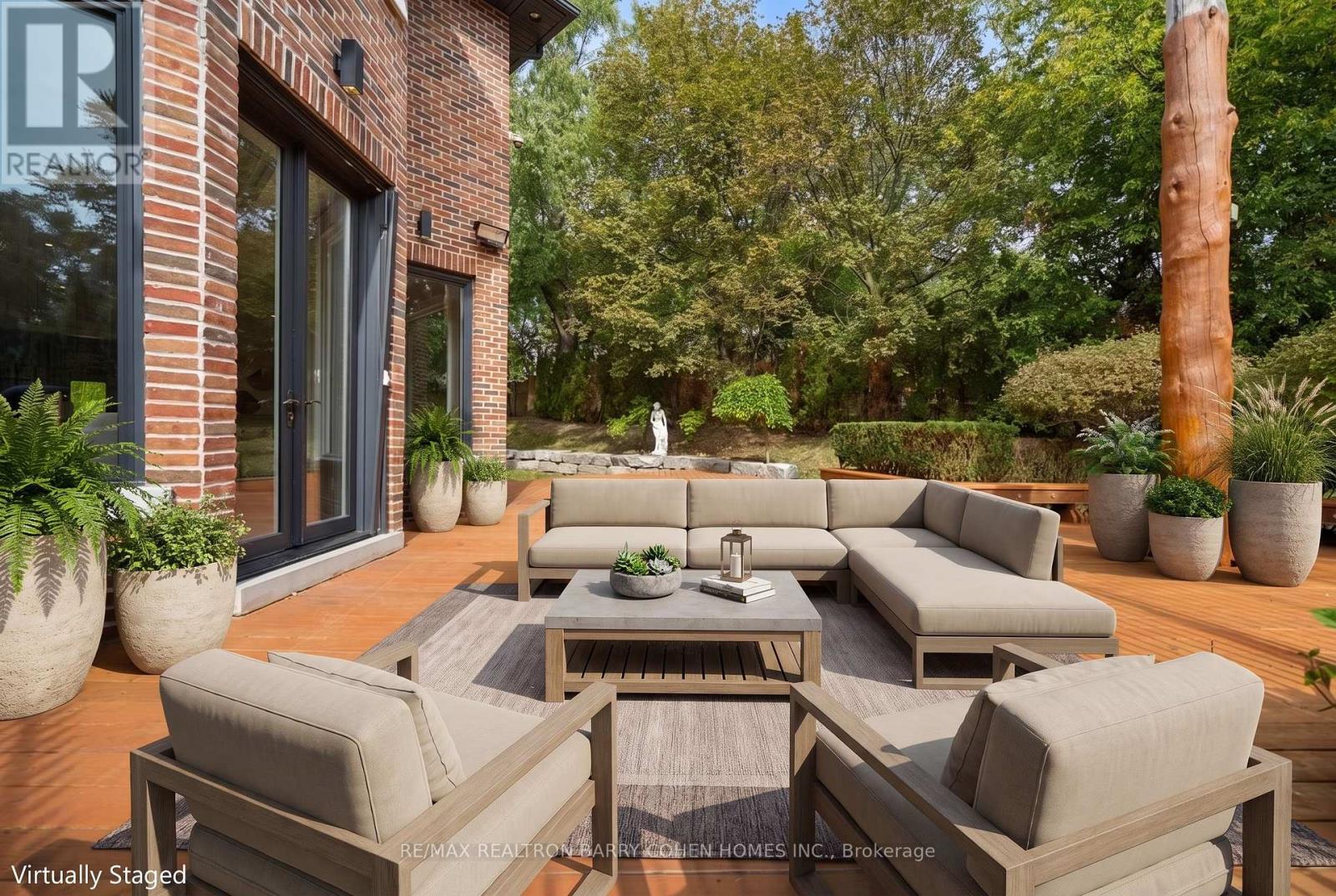 13 Legacy Court — photo 40