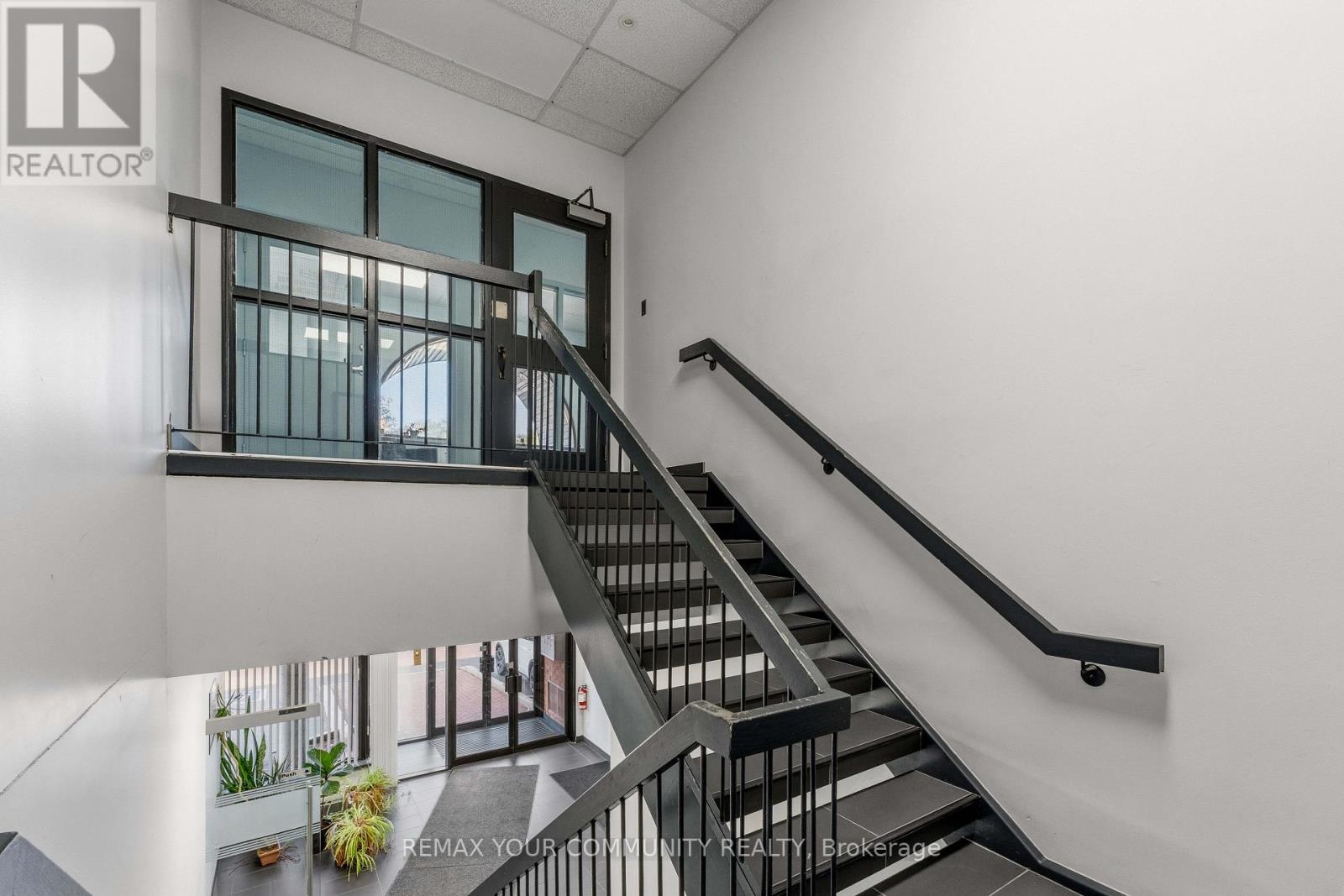 30 Fulton Way — photo 8