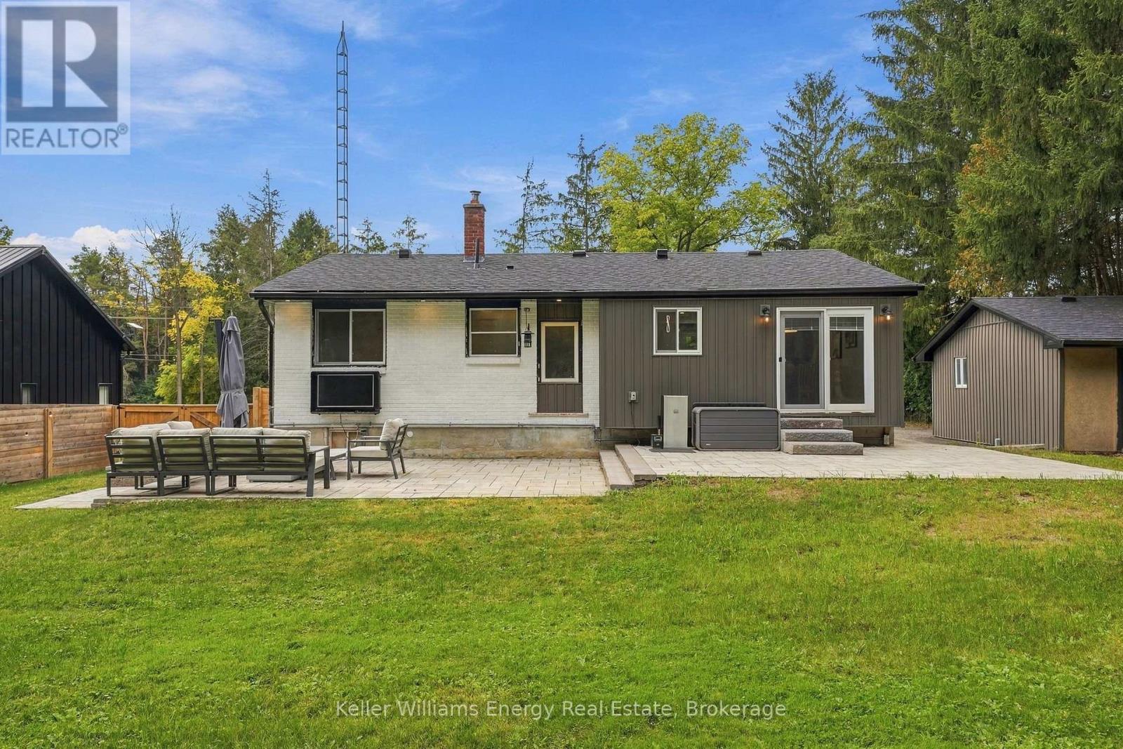 2621 Division Street North — photo 31