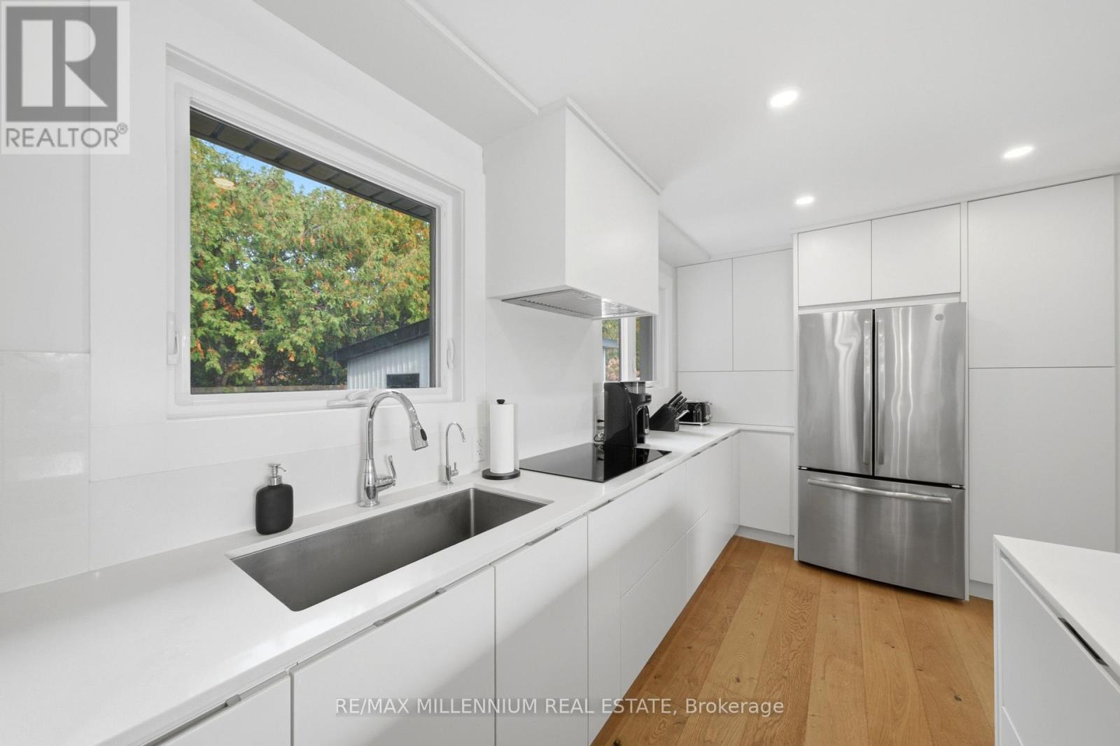 14 CROMBIE PLACE - 15