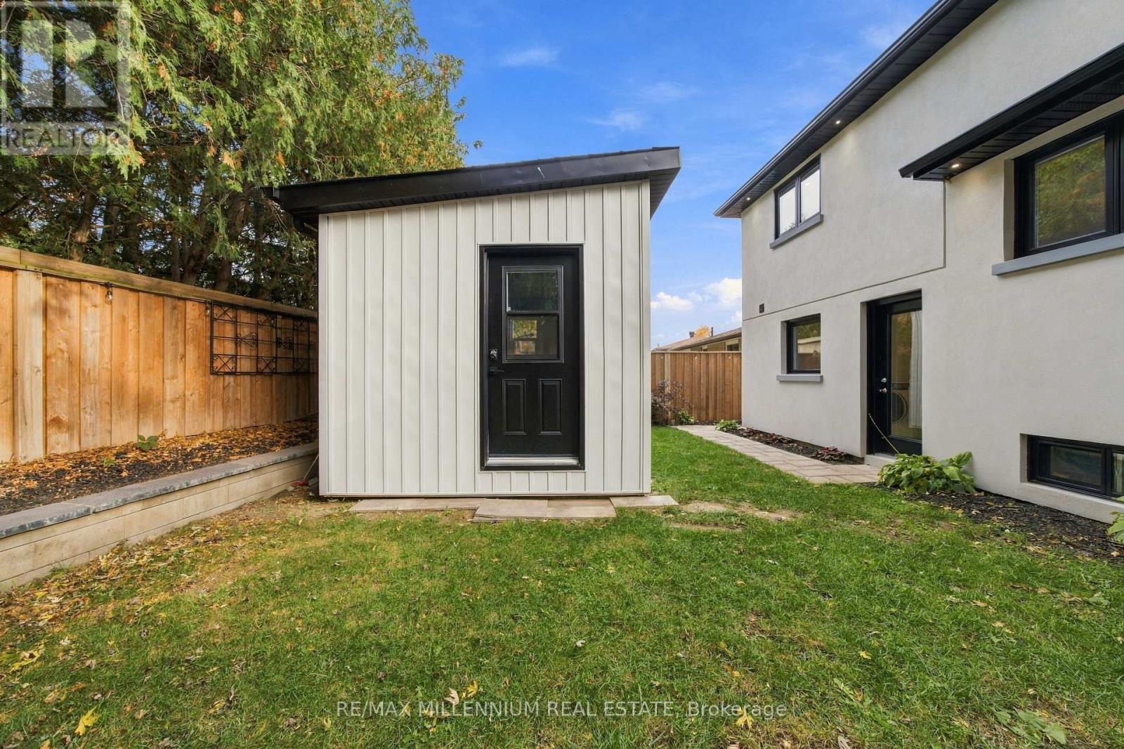 14 CROMBIE PLACE - 37