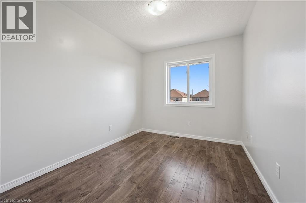 959 Zeller Crescent — photo 27