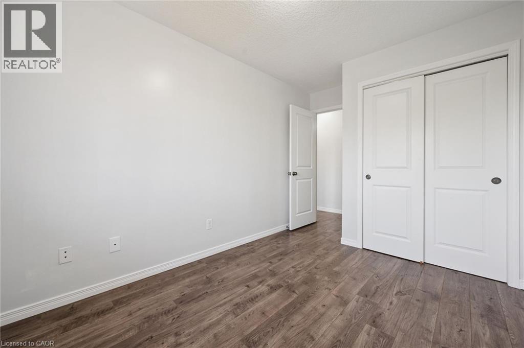 959 Zeller Crescent — photo 29
