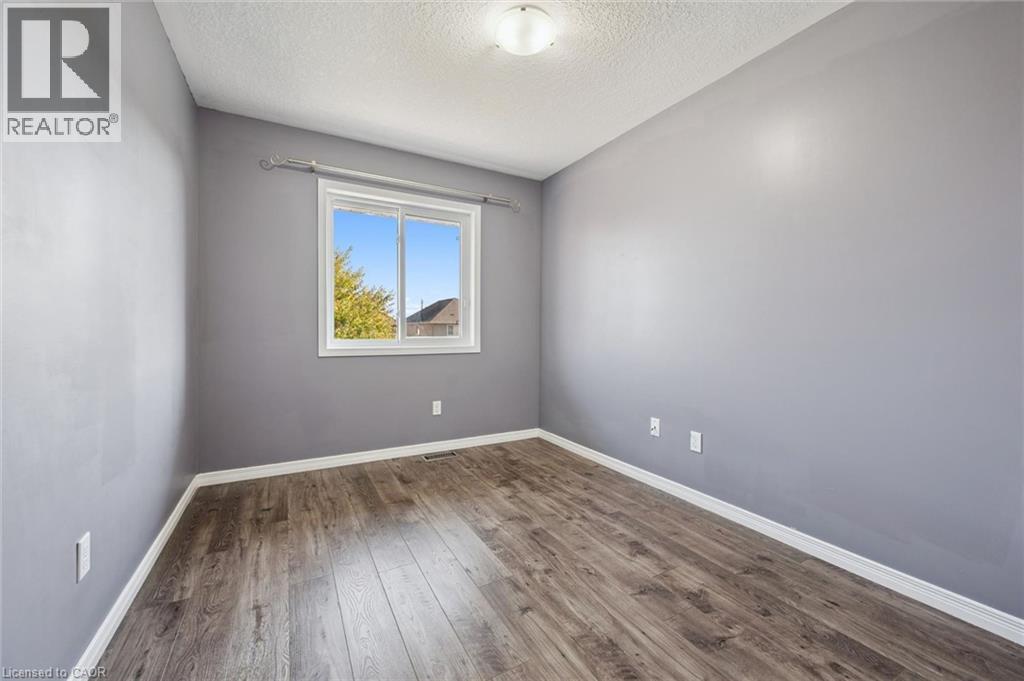959 Zeller Crescent — photo 30