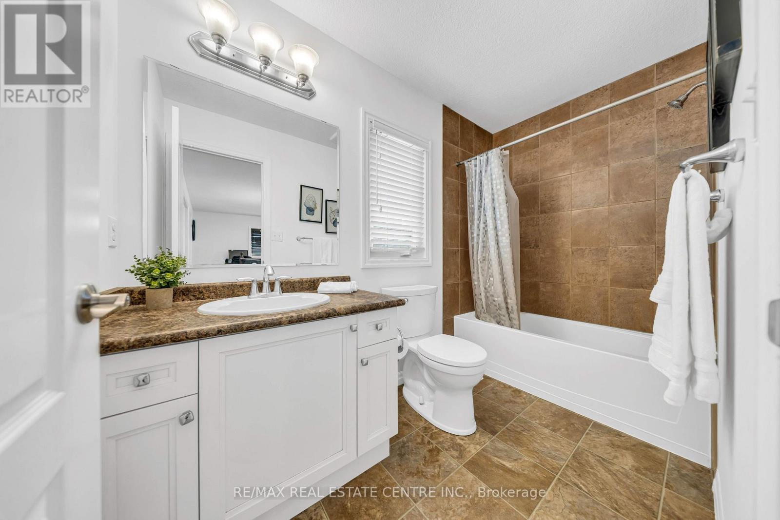 365 WOODBINE Avenue, Kitchener, ON photo 35