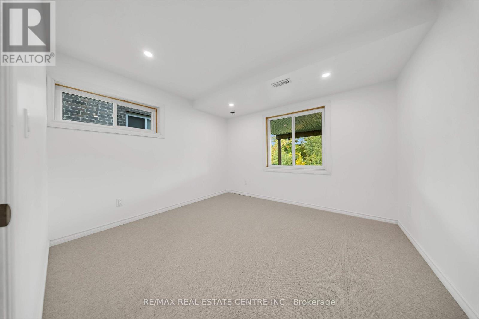 365 WOODBINE Avenue, Kitchener, ON photo 39