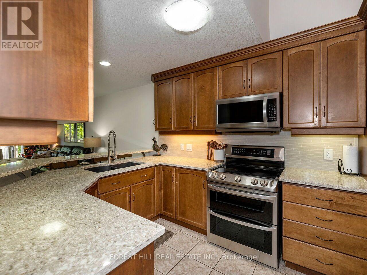 112 McArthur Crescent, Guelph, ON photo 8