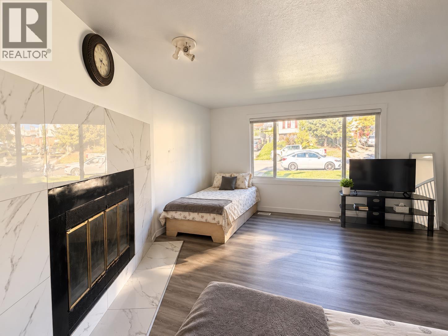1075 MOXON PLACE - 5