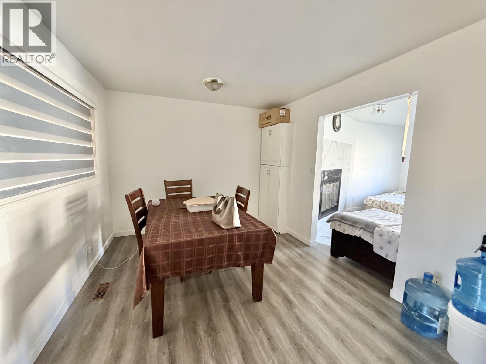 1075 MOXON PLACE - 6