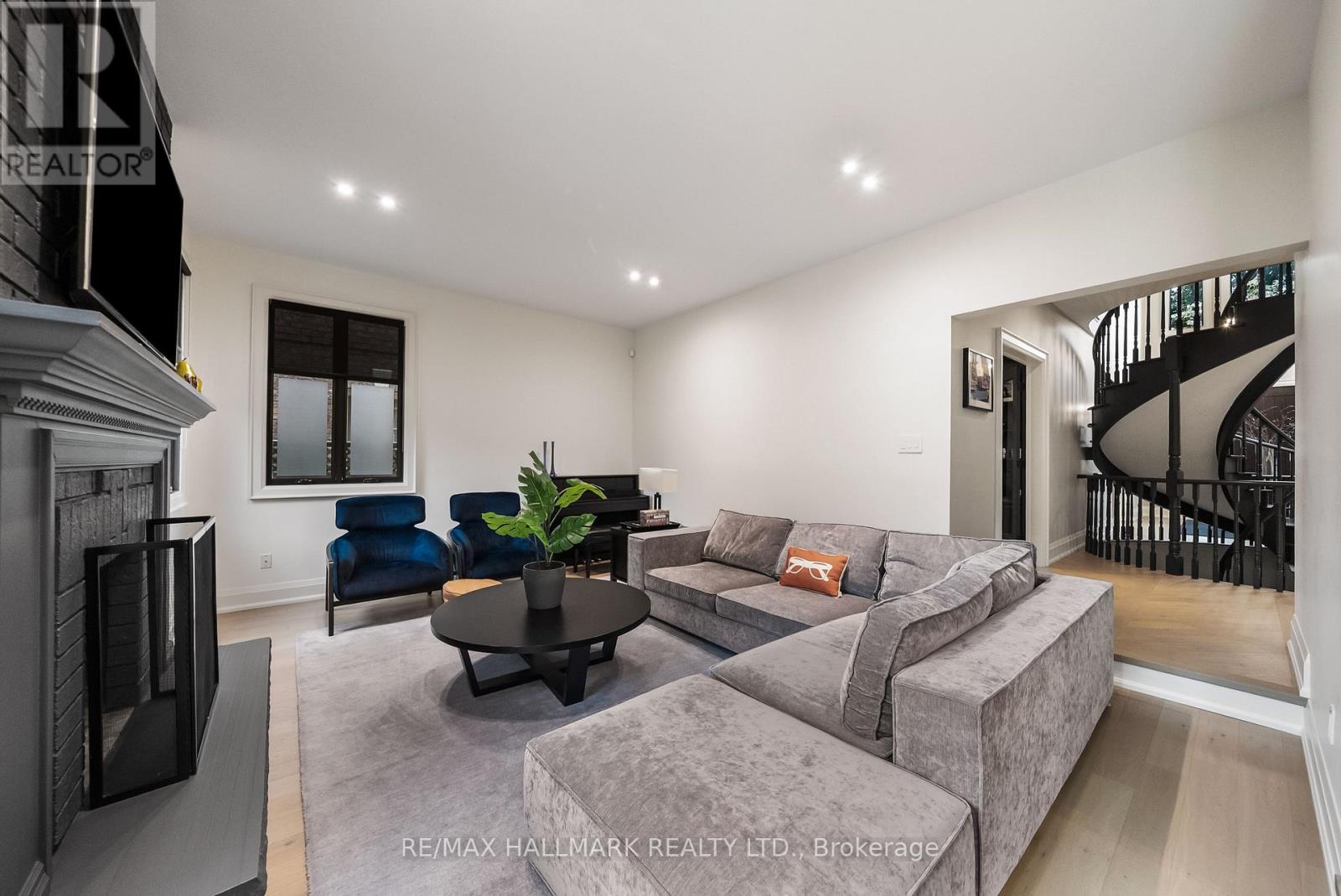 54 Theobalds Circle — photo 11