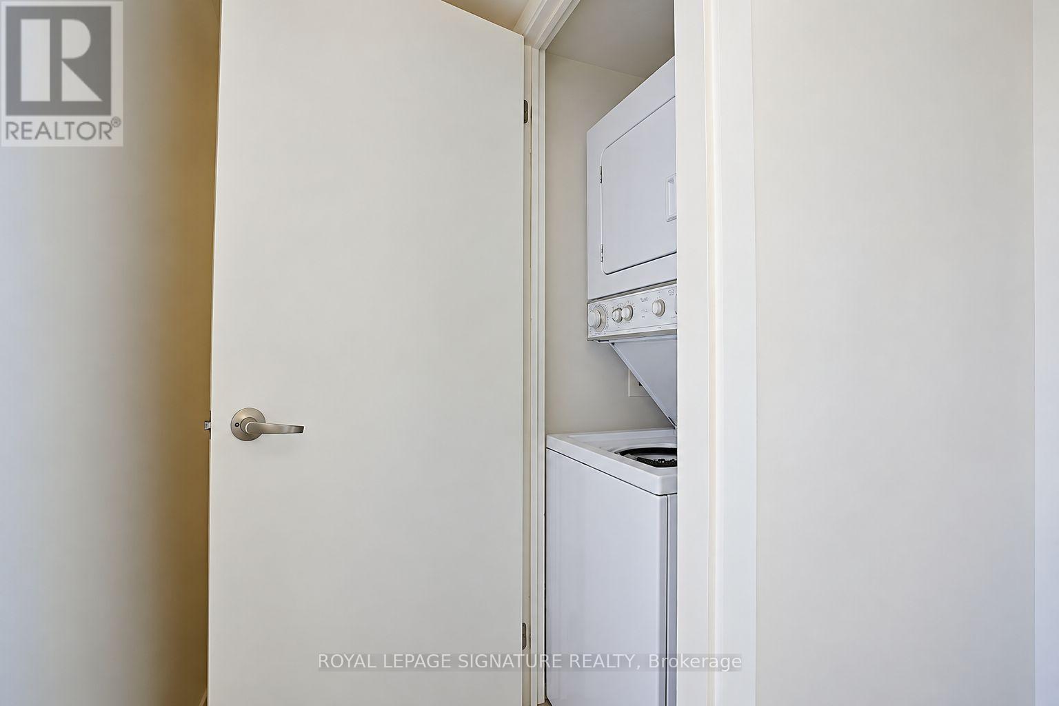 20 Joe Shuster Way — photo 14