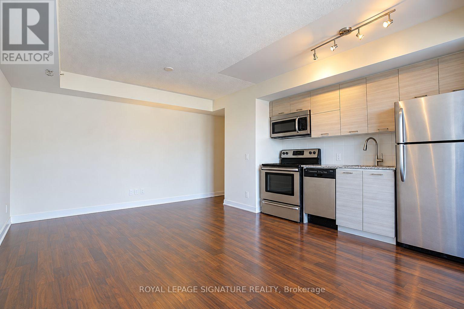 20 Joe Shuster Way — photo 8