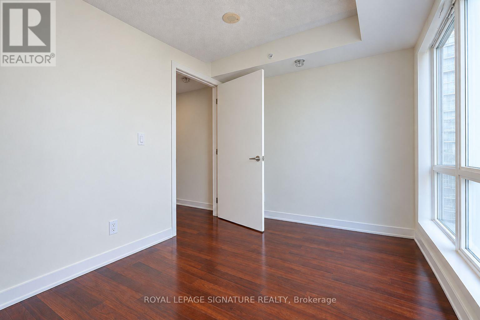 20 Joe Shuster Way — photo 11