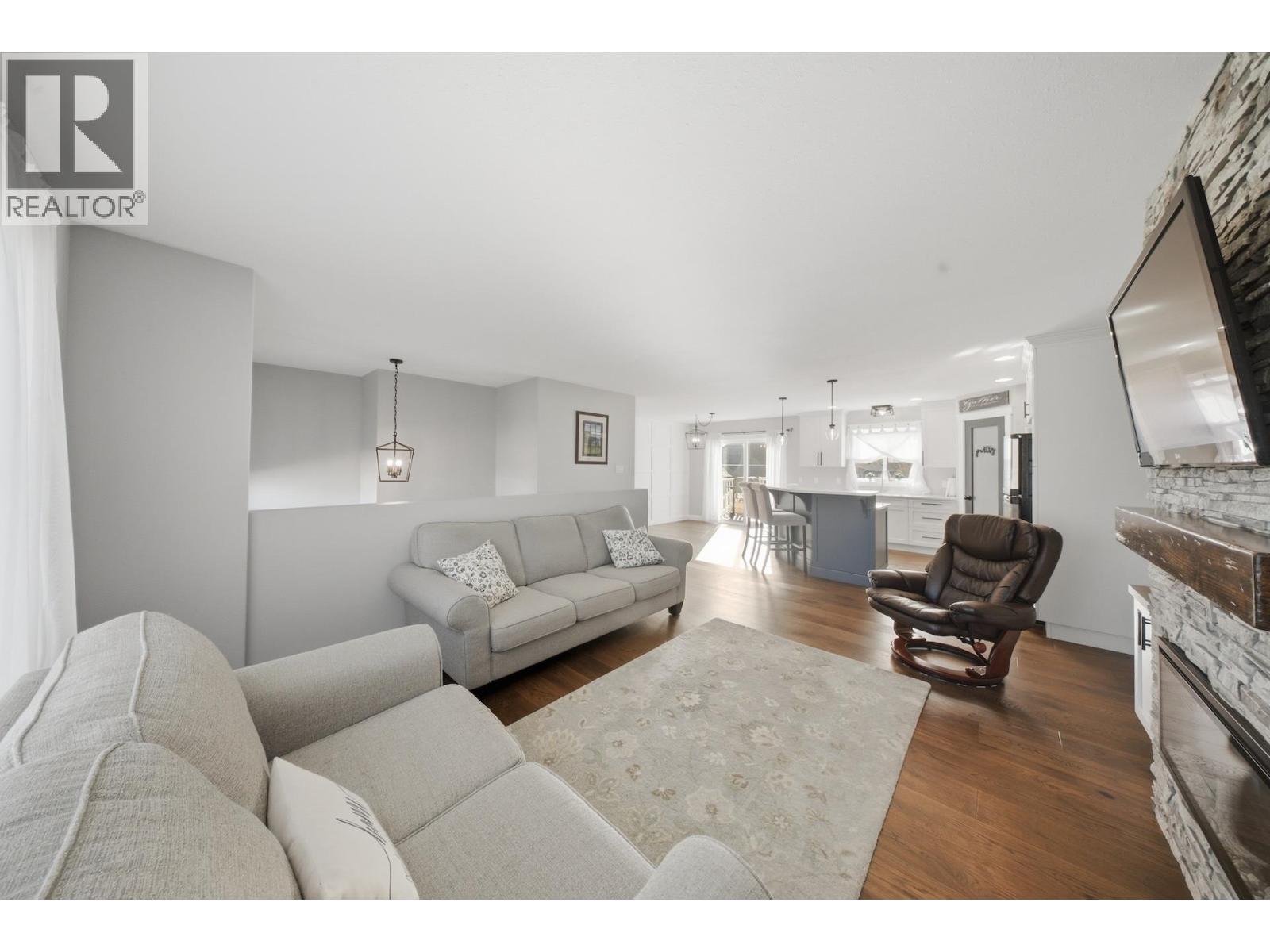 8919 98 AVENUE - 13