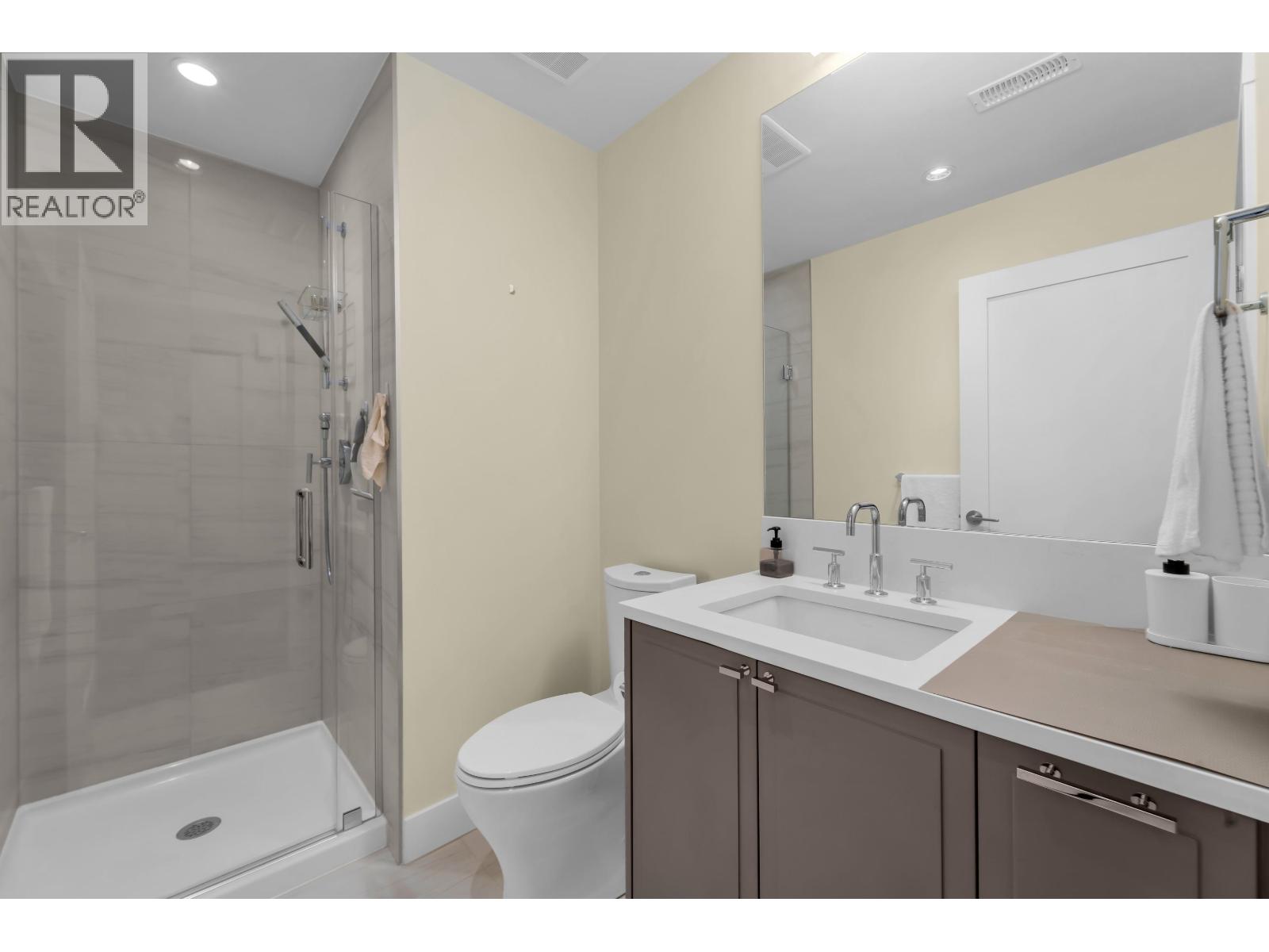 Photo of 7637 YUKON STREET 20