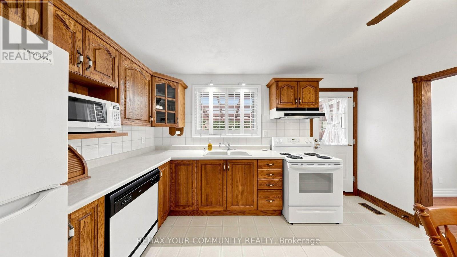 43 SEATON DRIVE - 13