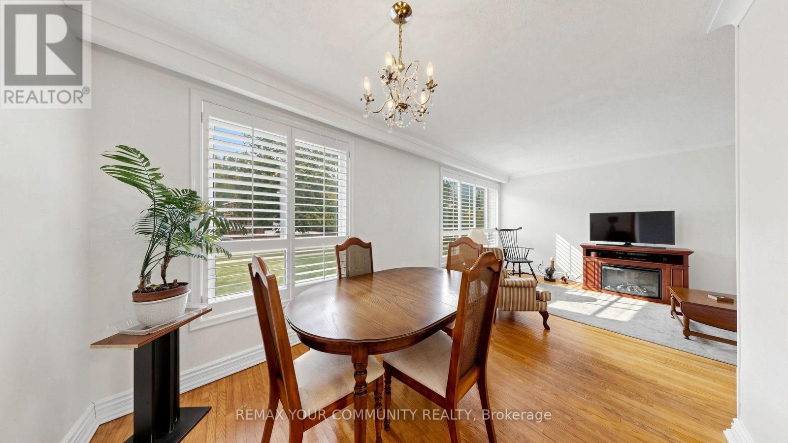 43 Seaton Drive, Aurora, ON photo 10