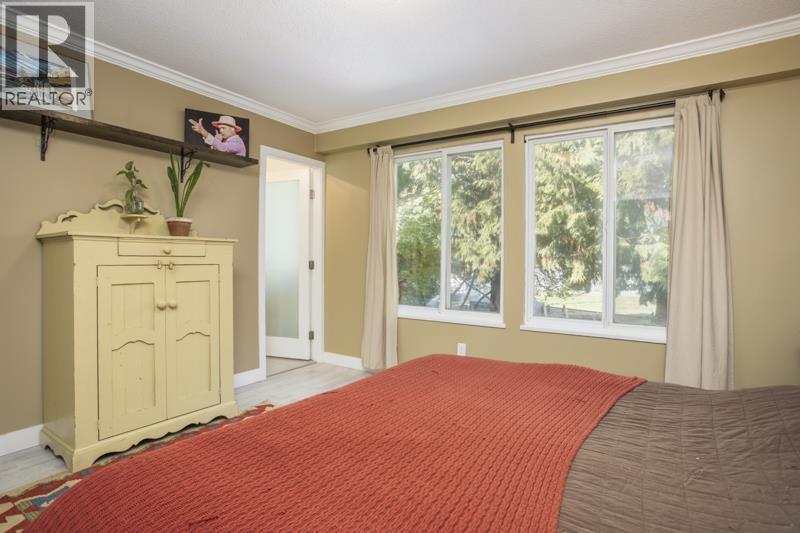 Photo of 253 49 STREET 17