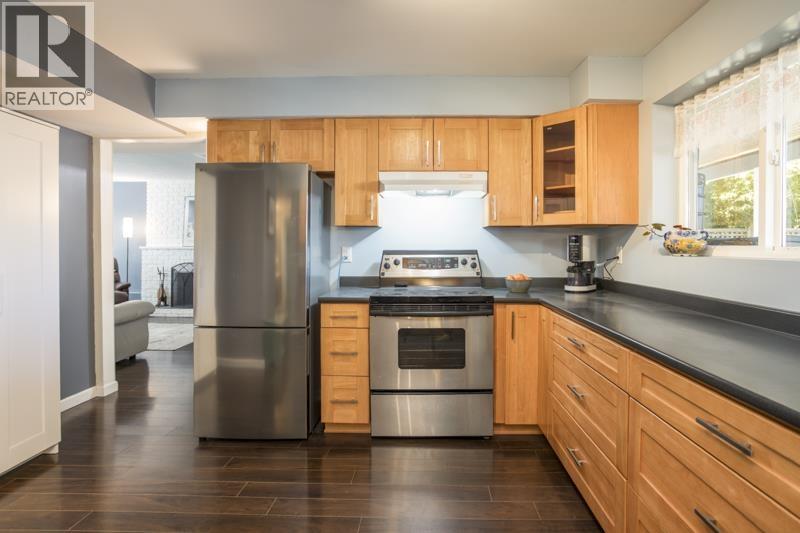 Photo of 253 49 STREET 28
