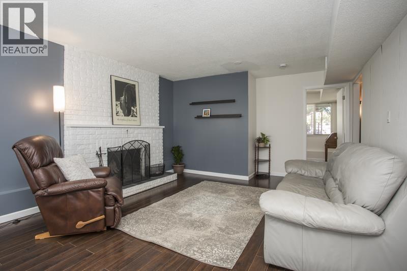 Photo of 253 49 STREET 30