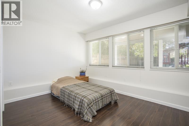 Photo of 253 49 STREET 31