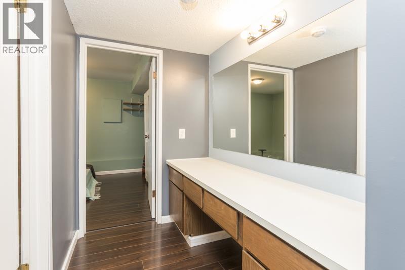 Photo of 253 49 STREET 32