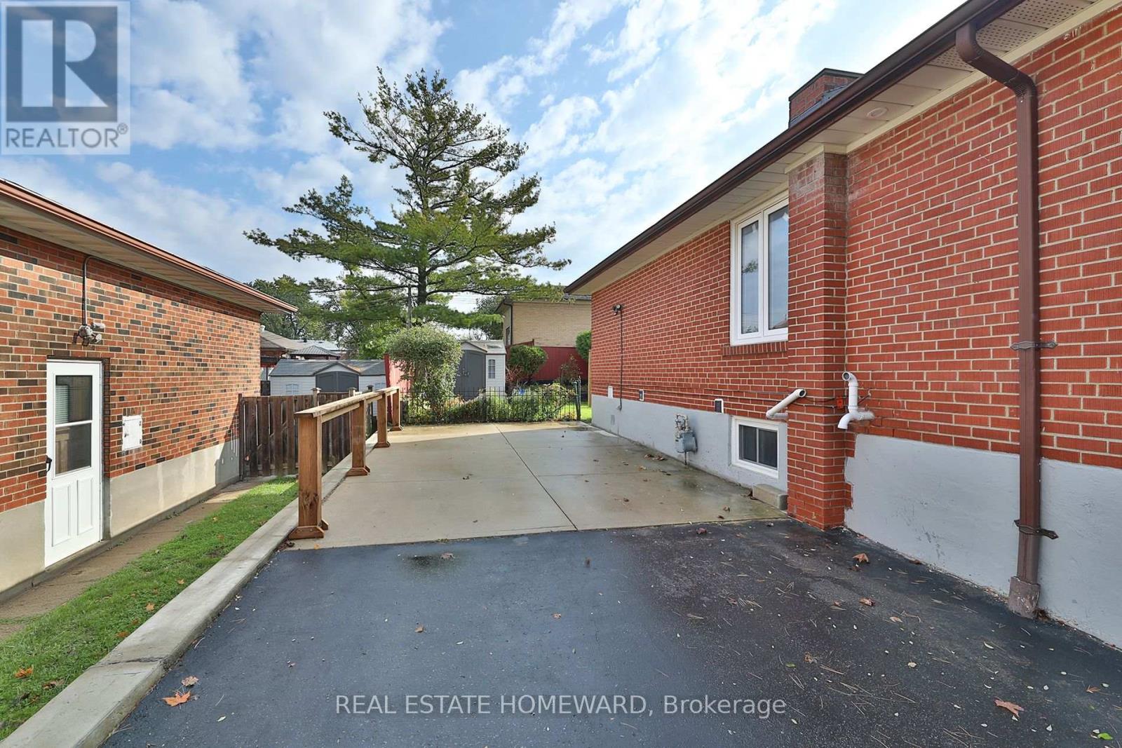 UPPER - 36 KIM COURT, Toronto (Kennedy Park) — photo 4