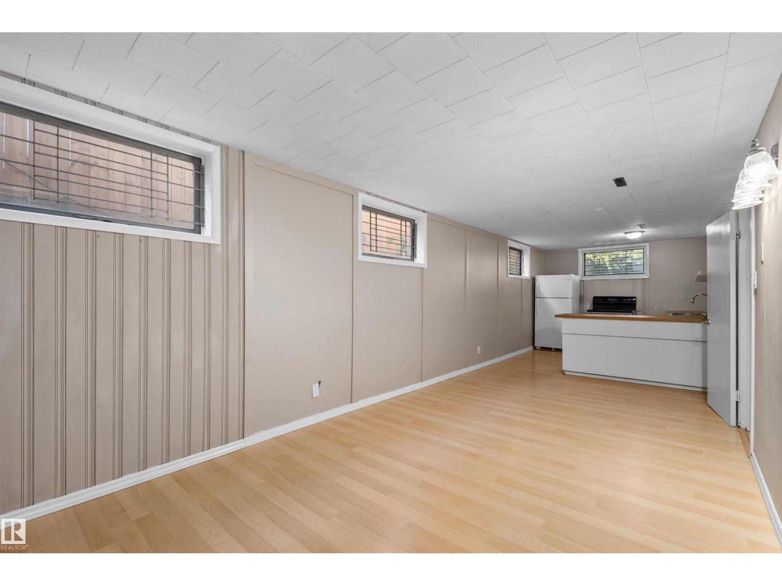 10428 64 AV NW - 24