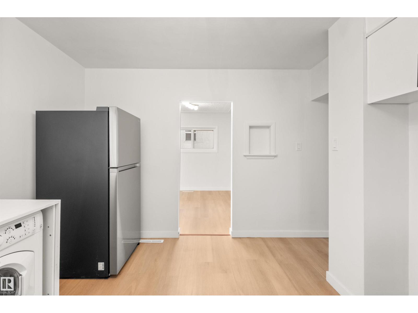 10428 64 AV NW - 28