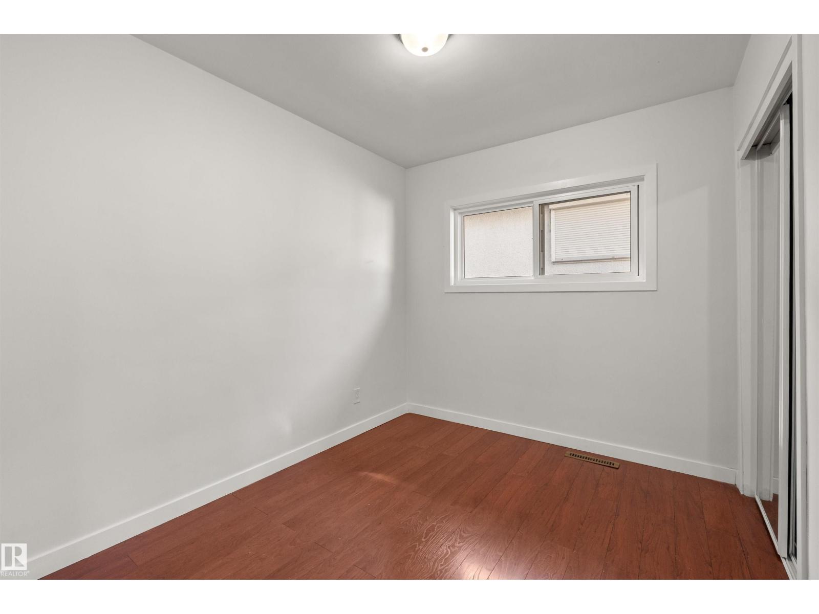 10428 64 AV NW - Image 32