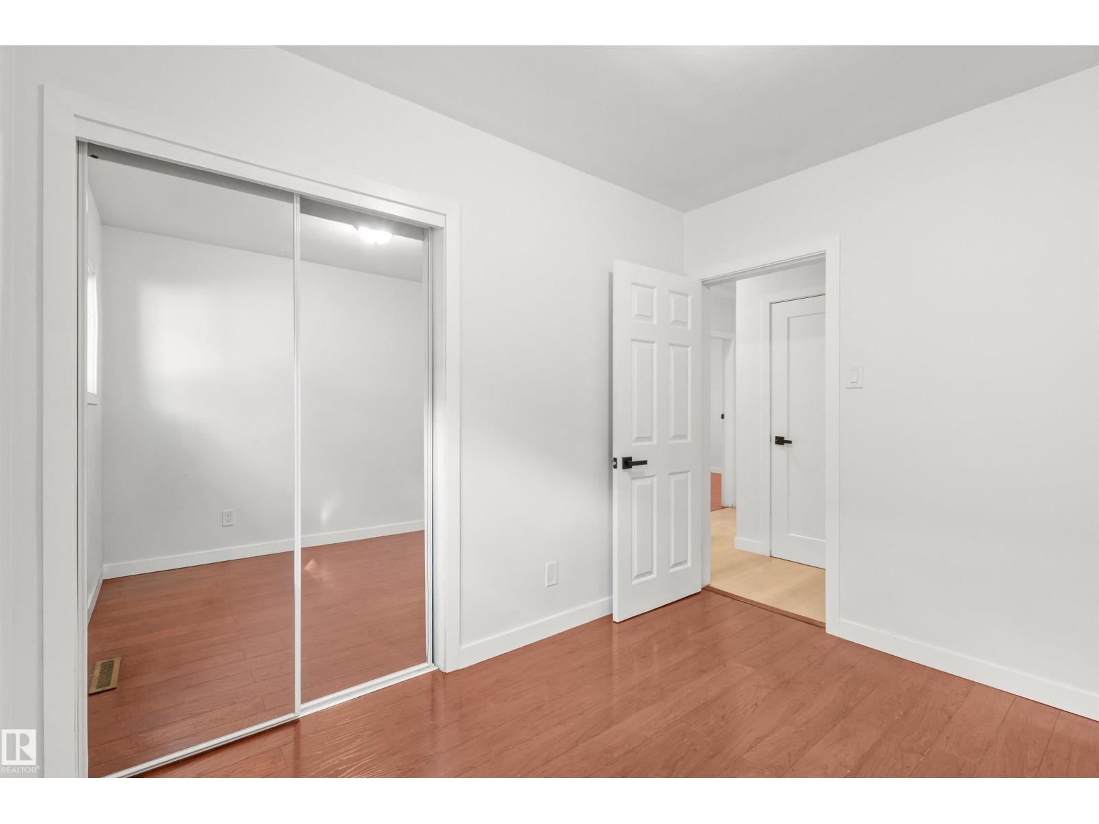 10428 64 AV NW - Image 33