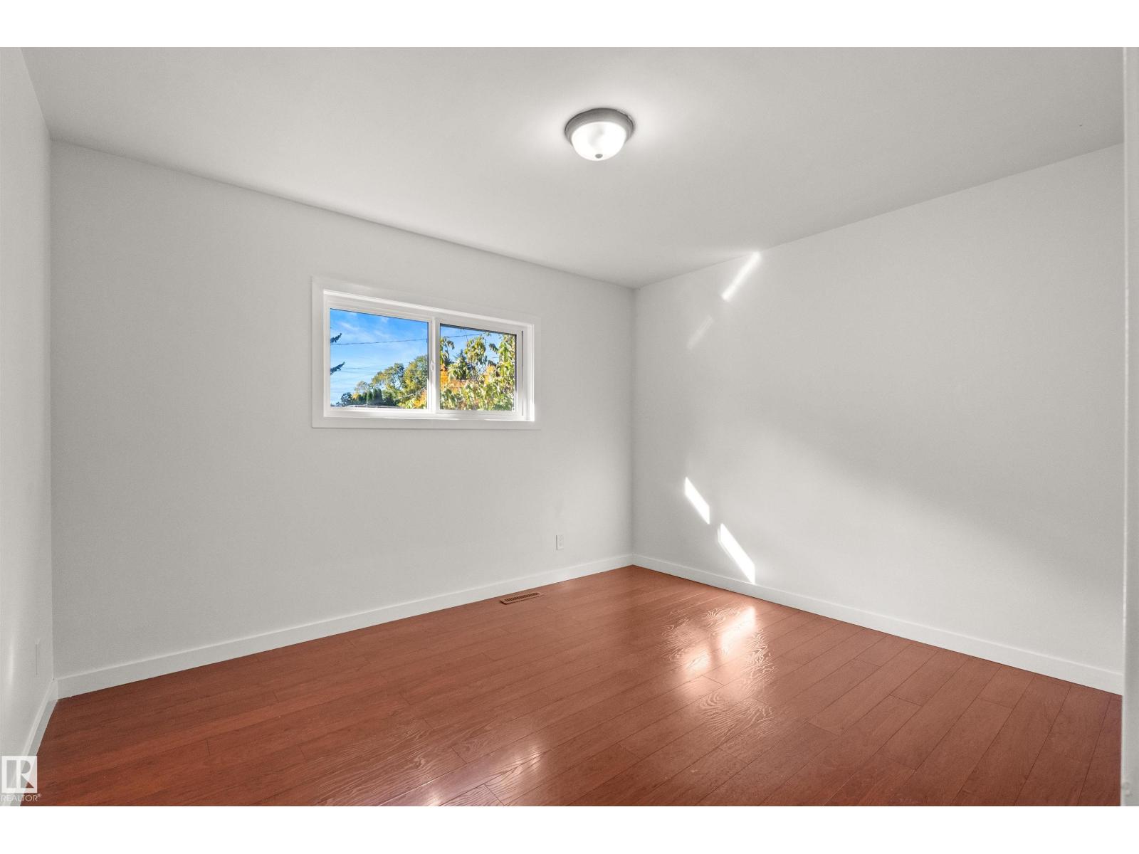 10428 64 AV NW - 34